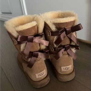 UGG® Women's Bailey Bow II Boots in Chestnut size 9